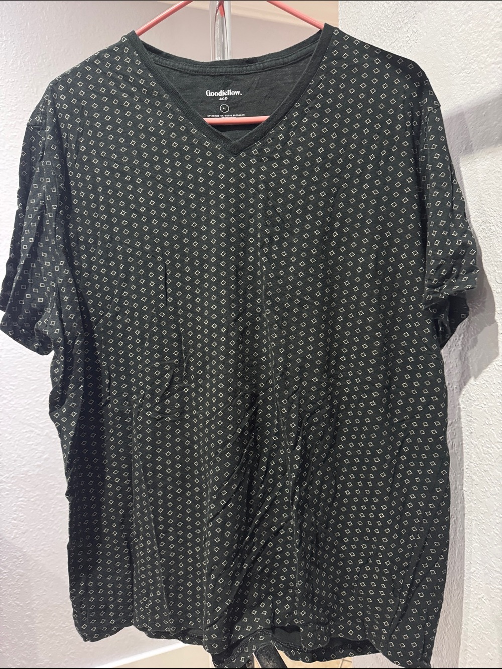 Goodfellow & Co Black V-Neck Short Sleeve Shirt with Micro Diamond Print